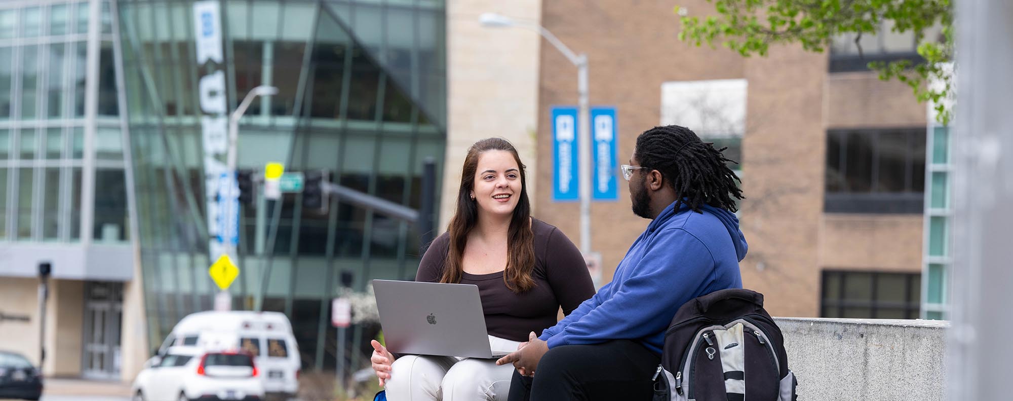 Students sit in Gordon Plaza
